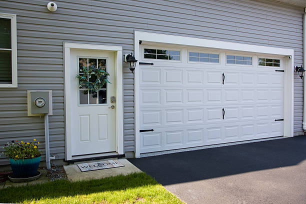 24/7 Emergency Garage Door Panel Replacement experts in El Rio, CA
